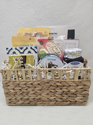 Gourmet Snacks Gift Basket